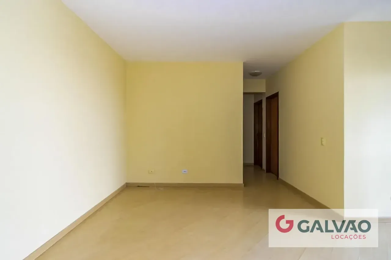 Balcony with a grill in a 3-bedroom apartment, 87 m² — photo 4