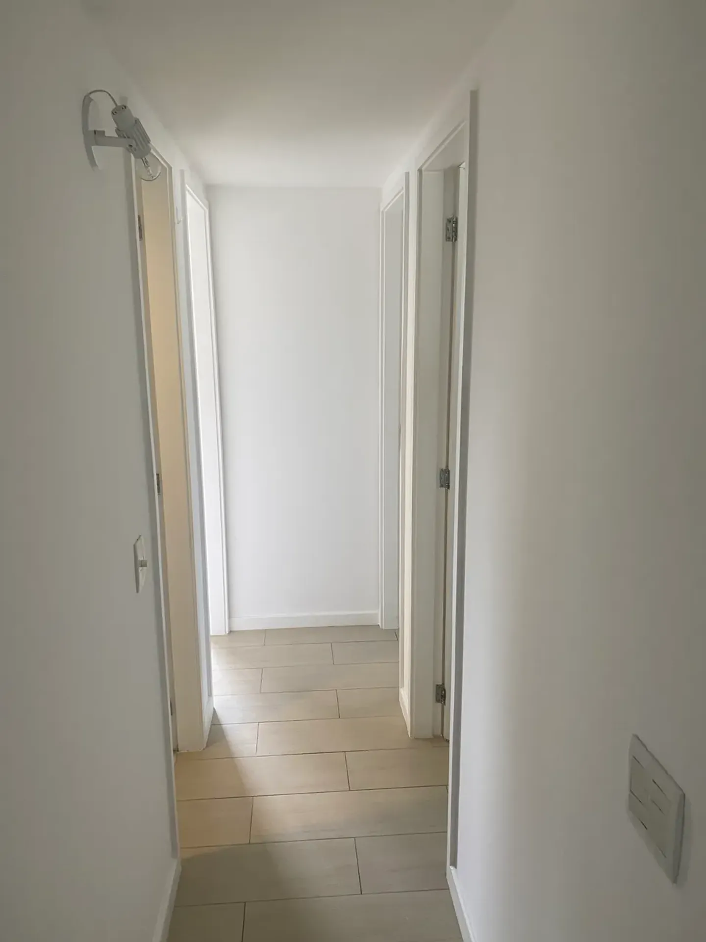 Furnished apartment, 91 m², with a glass-enclosed balcony — photo 17