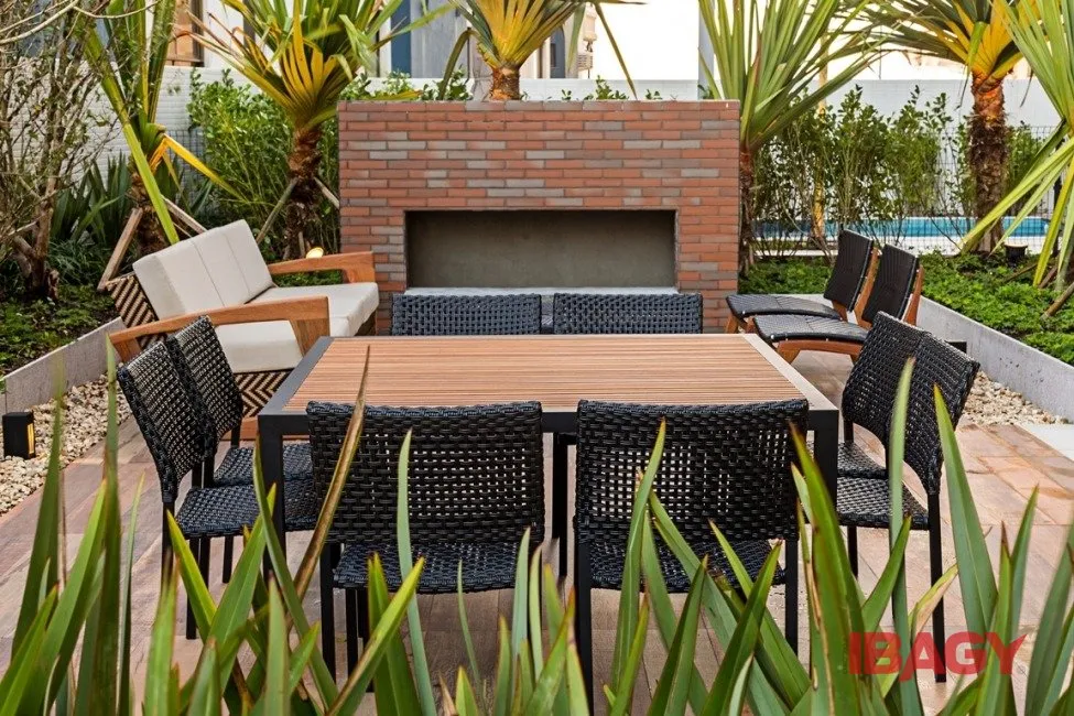Furnished 2-suite apartment with enclosed balcony — photo 96