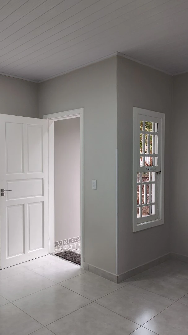 Ground-floor studio with 1 en-suite and 1 bath