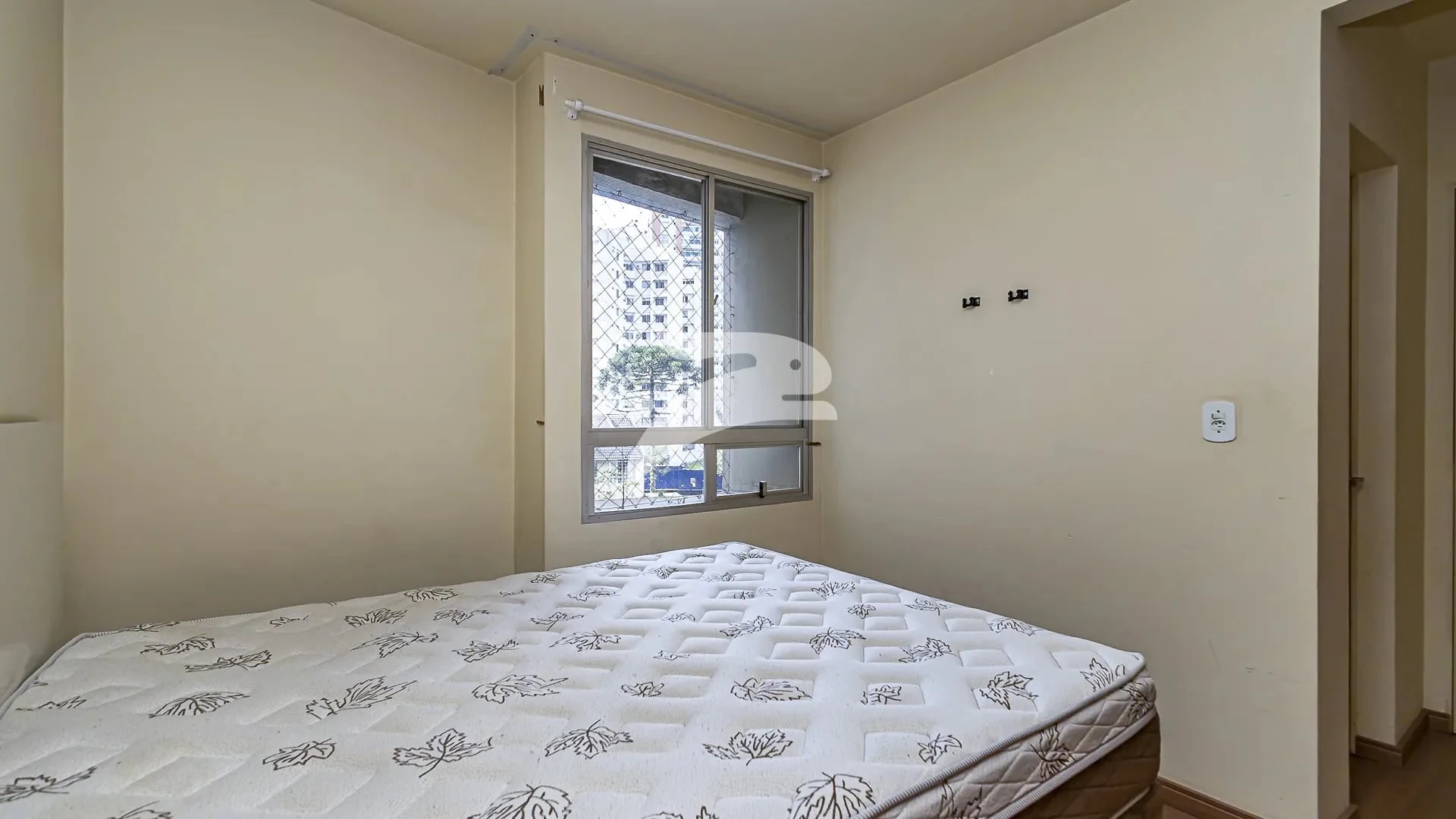3-bedroom apartment with wood or laminate floors in Curitiba — photo 13