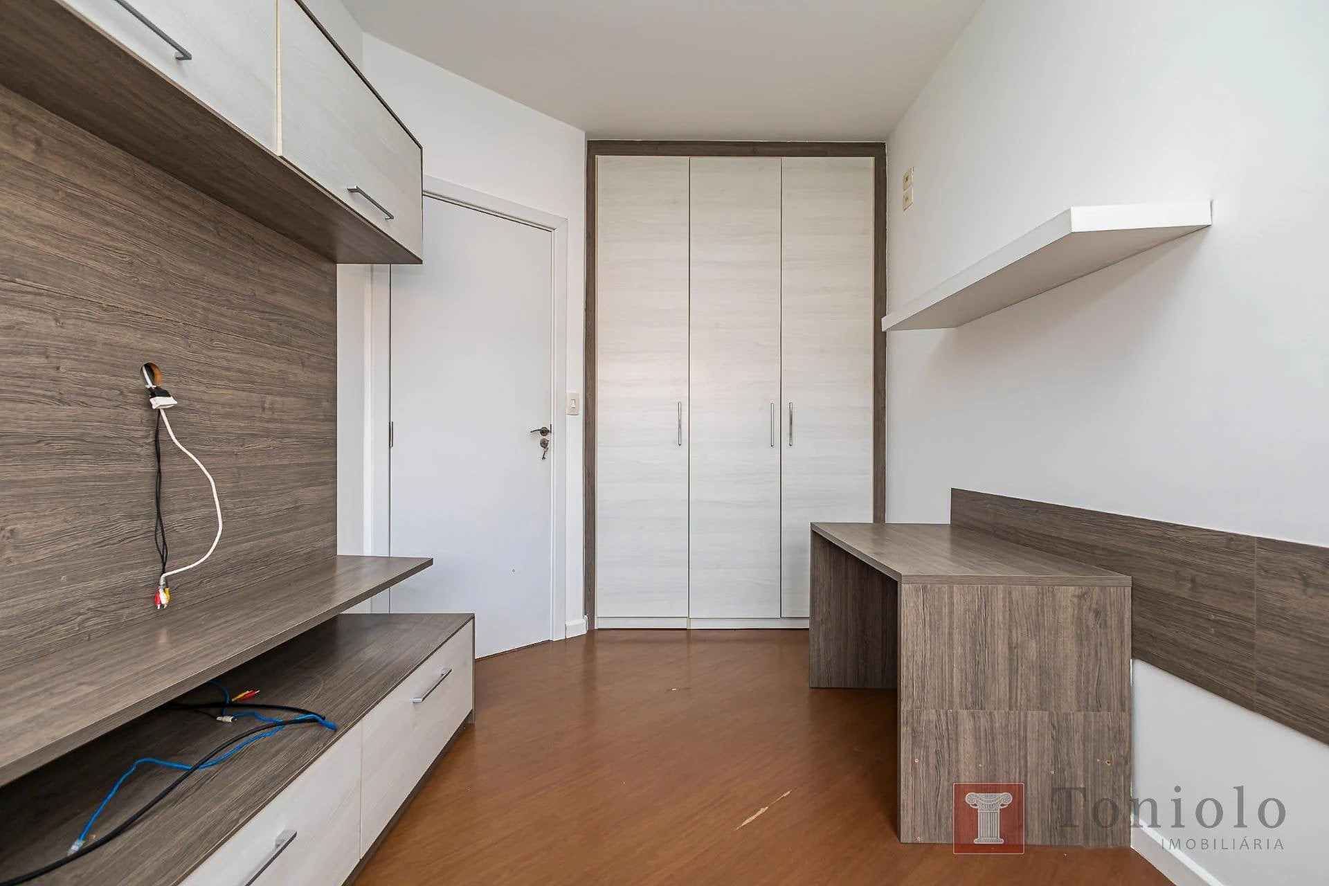 380 m² house with a bathtub and a walk-in closet — photo 4