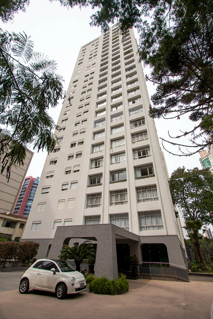 Glass-enclosed balcony in a 4-bedroom apartment, 382 m² — photo 25