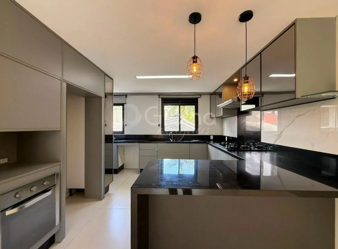 3-bedroom apartment with a glass-enclosed balcony — photo 10