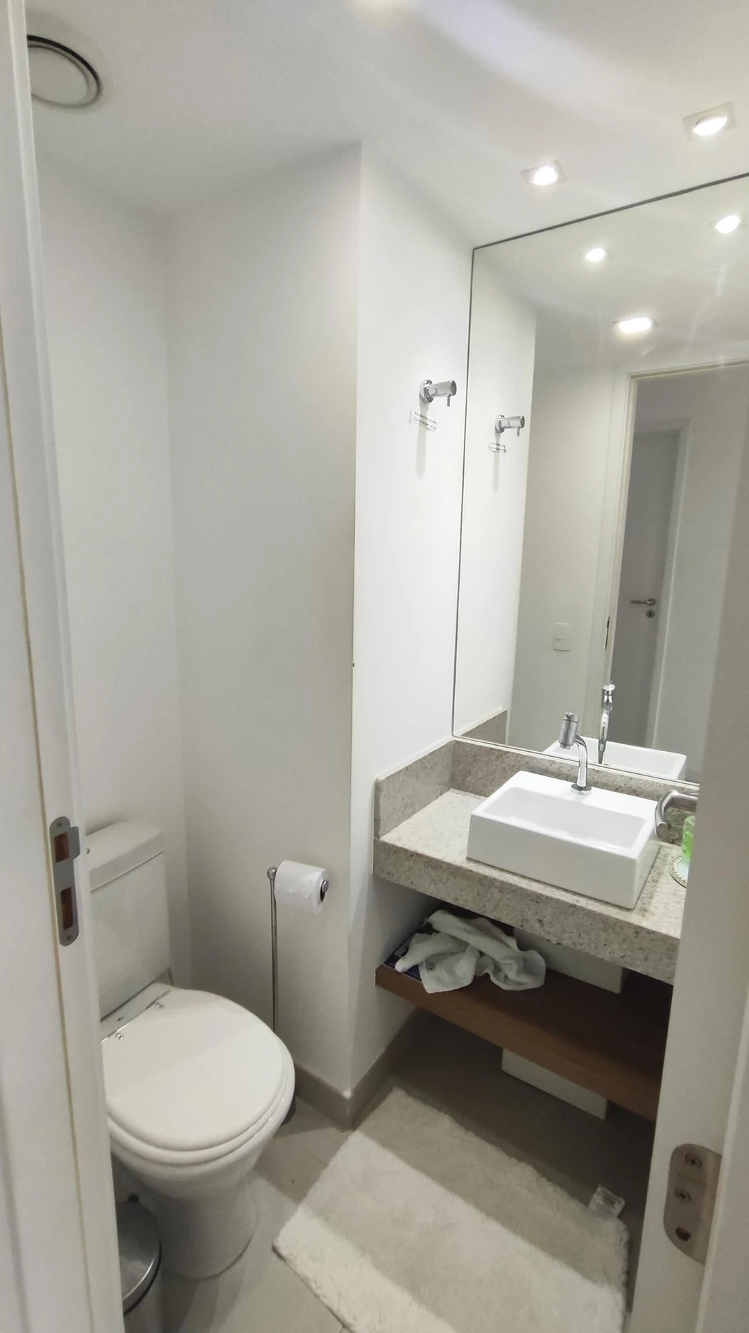 3-bedroom apartment with a glass-enclosed balcony — photo 22