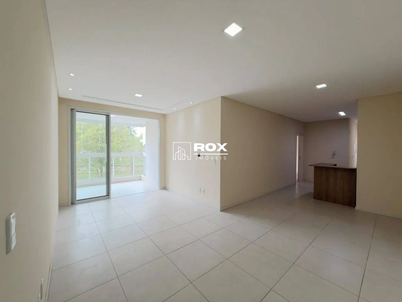 Glass-enclosed balcony in a 3-bedroom apartment, 105 m² — photo 10