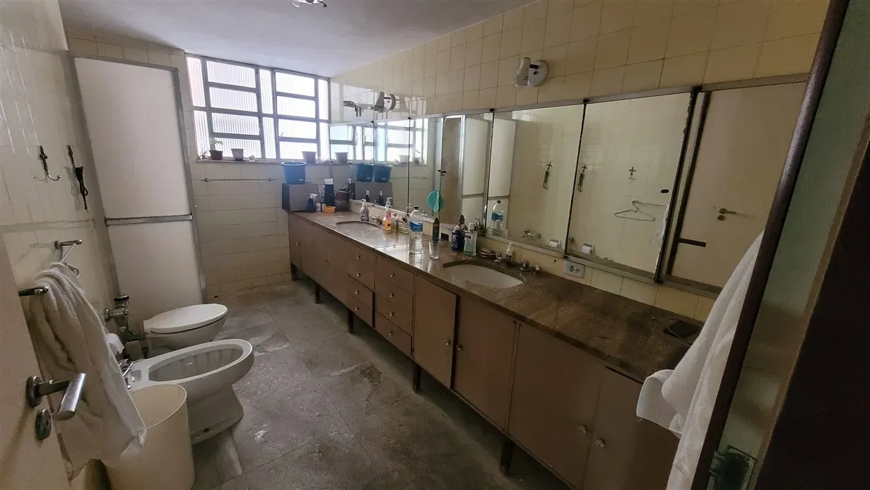 4-bedroom apartment with 280 m² and a glassed balcony — photo 21