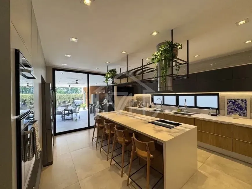 Джакузі та 4 спальні: будинок 800 м² — photo 37