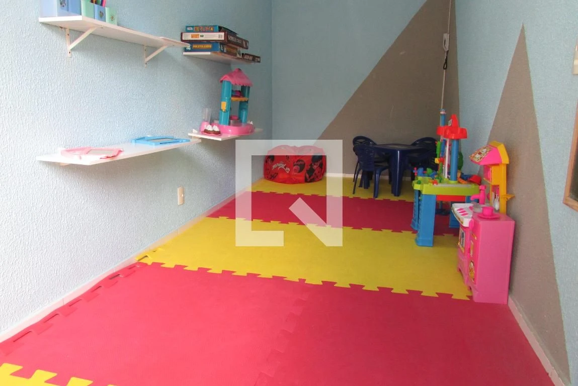 2-bedroom apartment in a building with a pool — photo 59