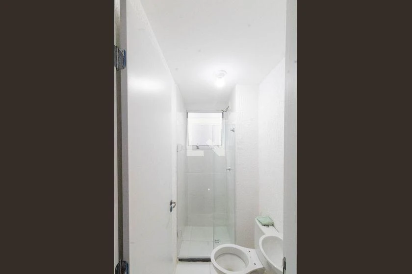 2-bedroom apartment in a building with a gym — photo 2