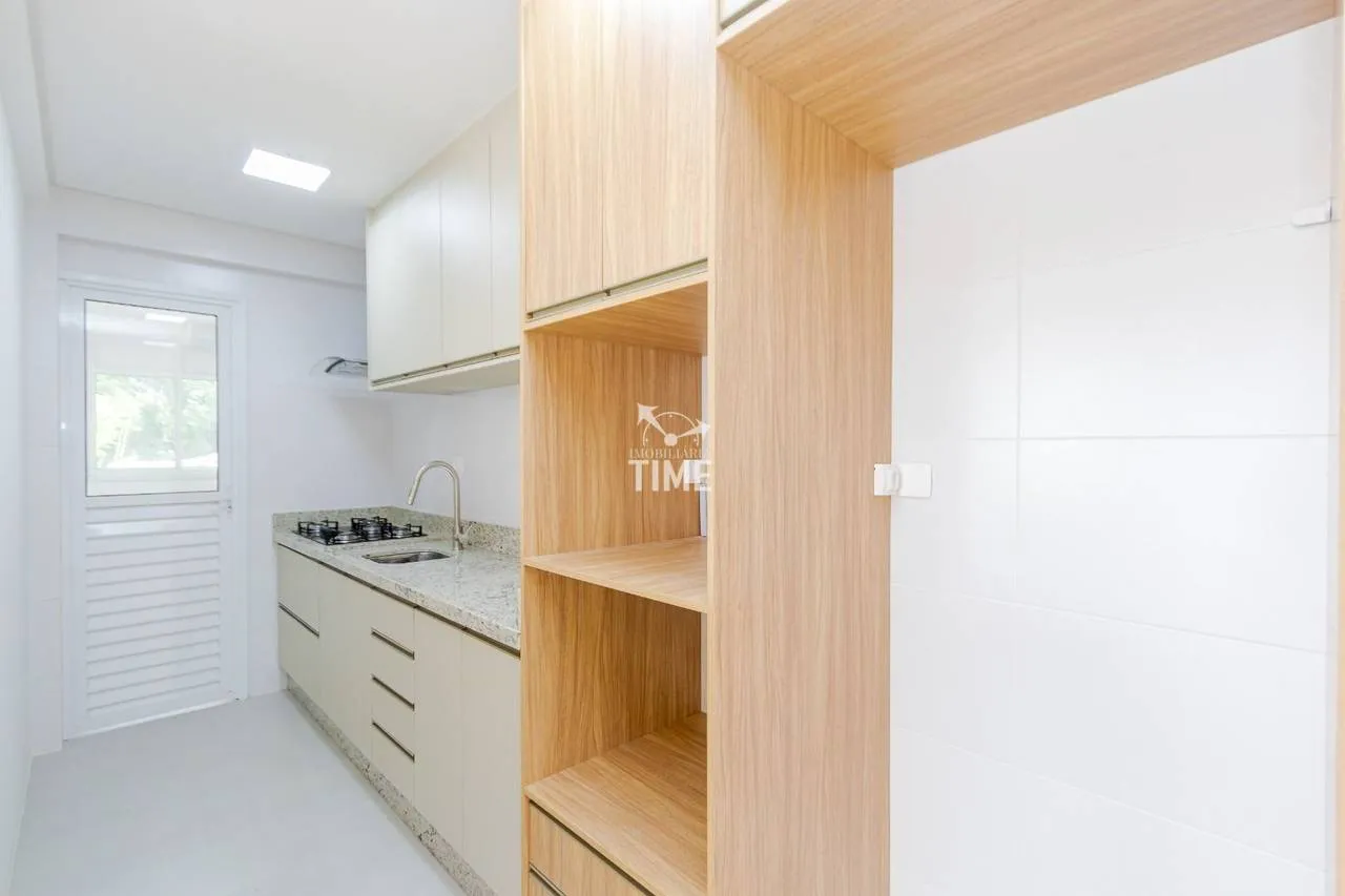 Balcony with a grill in a 3-bedroom apartment, 107 m² — photo 6