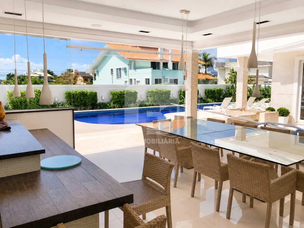 Furnished 9-suite house with open-plan kitchen — photo 13
