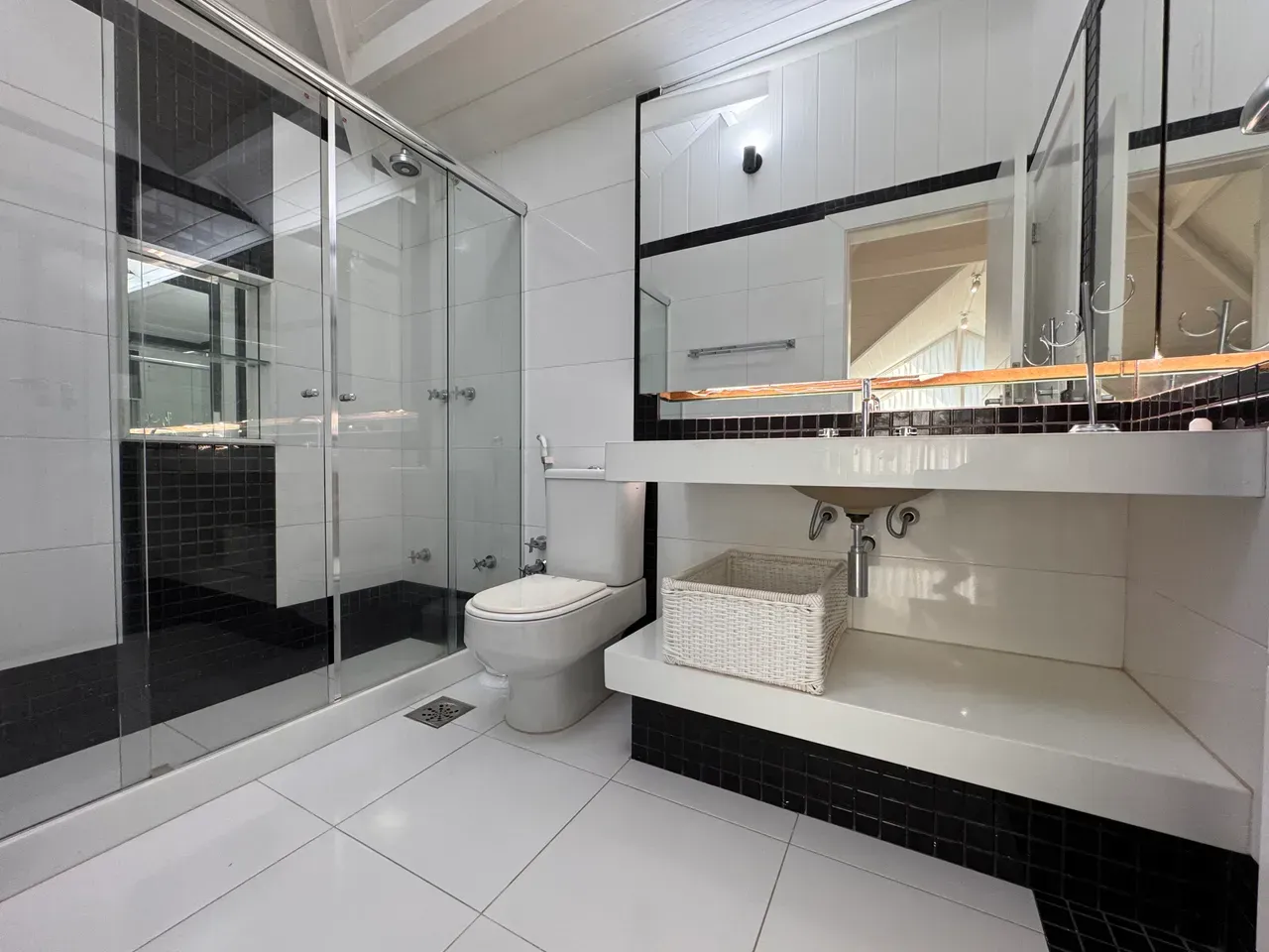 Furnished 800 m² house on the 4th floor with 8 parking spots — photo 47