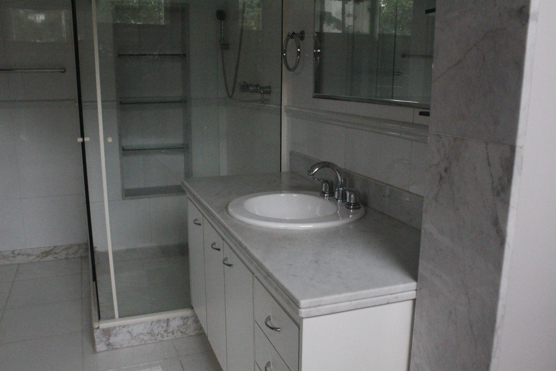 House with 5 bedrooms and 5 parking spaces — photo 26