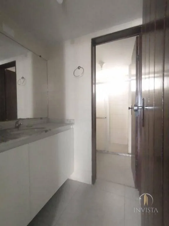 4-bedroom apartment with private barbecue area — photo 12