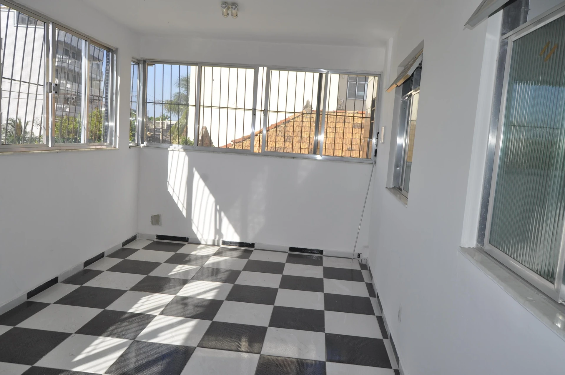 Rental house with 6 bedrooms and 4 bathrooms — photo 38