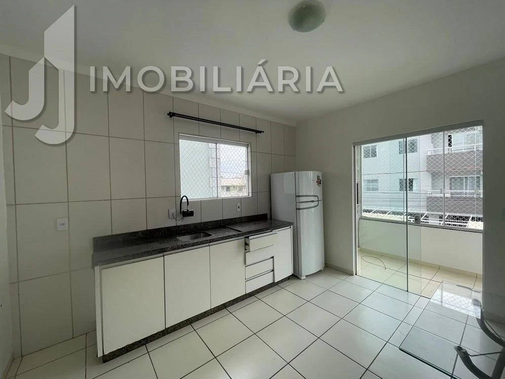 Glass-enclosed balcony in a 3-bedroom apartment, 90 m² — photo 4
