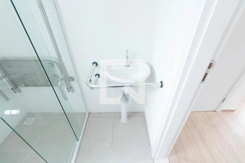 Apartamento de 46 m² com 2 quartos e cozinha fechada — photo 19