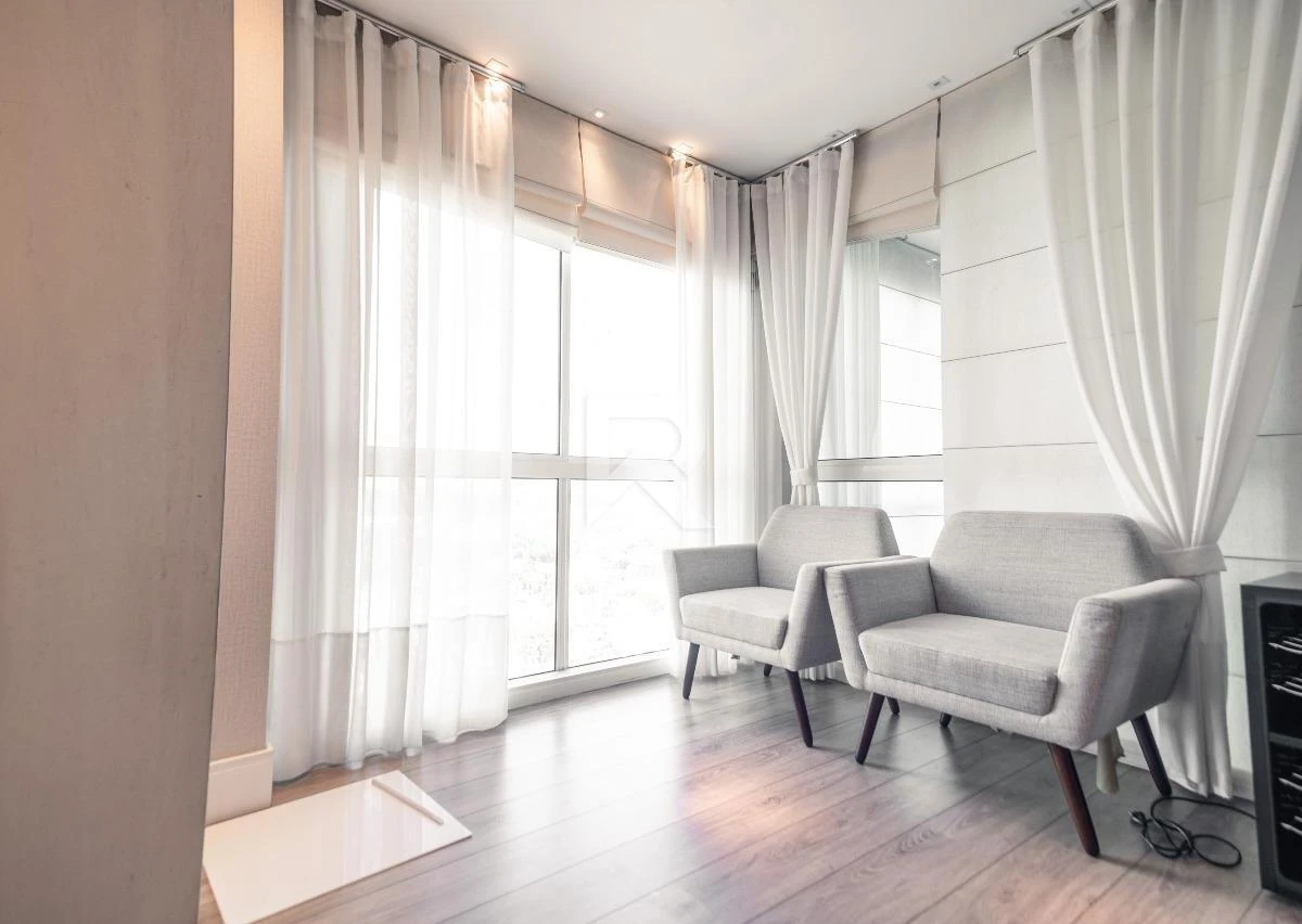 Furnished apartment, 195 m², with floor-to-ceiling windows — photo 27