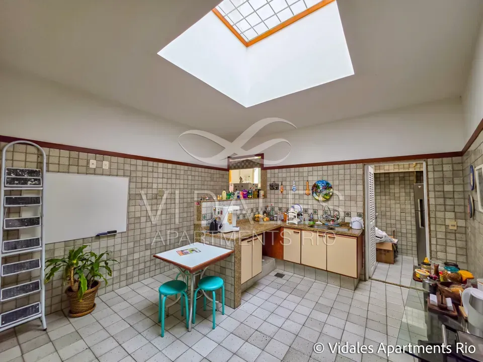 Furnished 715 m² apartment with 4 en-suite bedrooms — photo 3