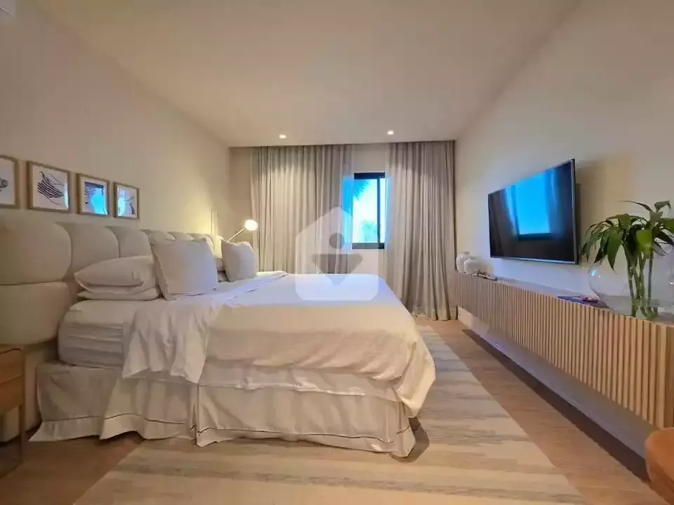 Мебльована квартира 231 м² з 4 спальнями-сюїтами і 4 місцями — photo 14