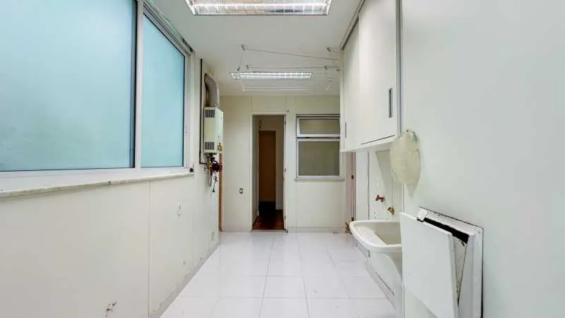 Floor-to-ceiling windows in a 4-bedroom apartment, 266 m² — photo 28