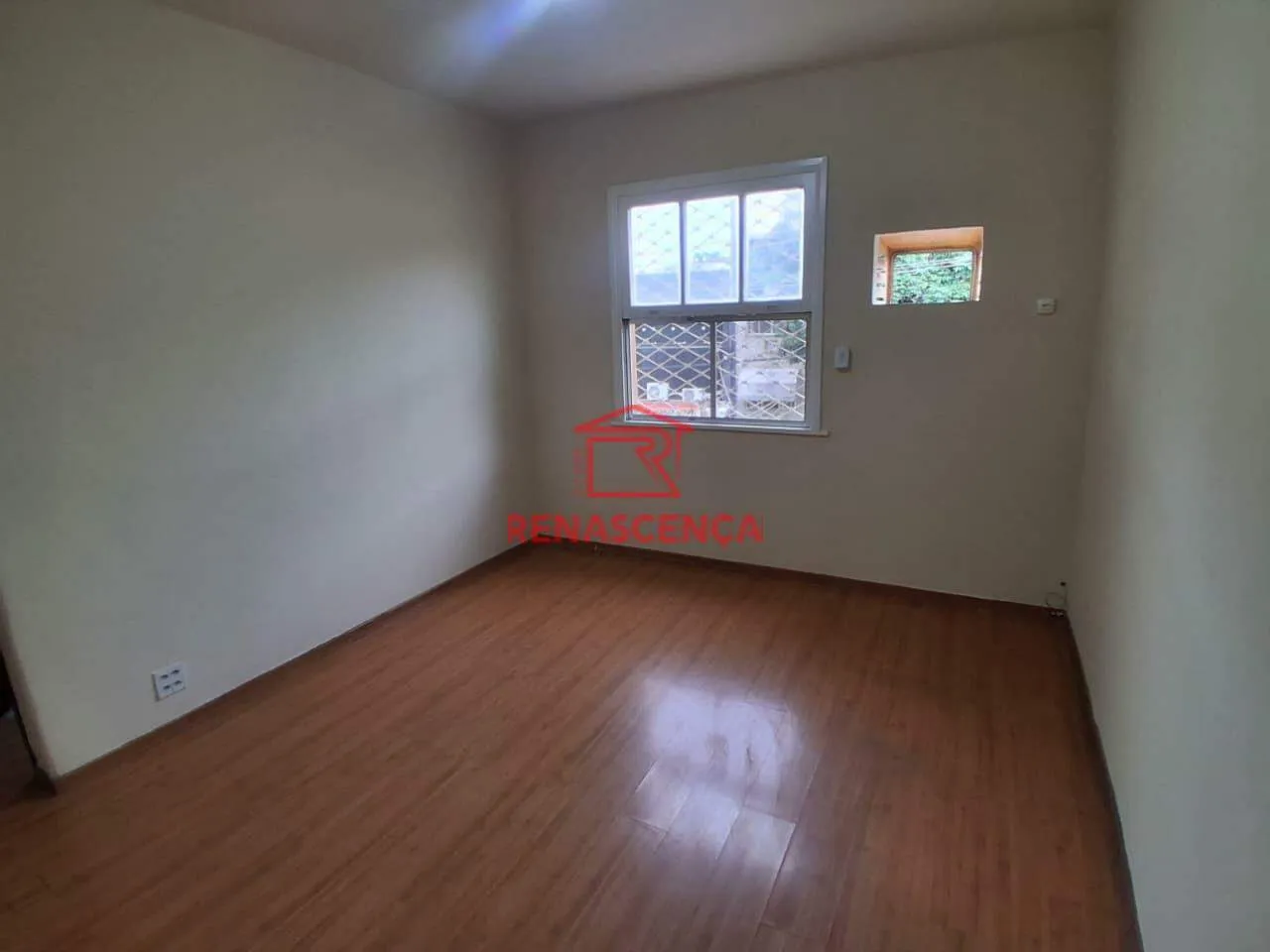 House, 200 m², with wood or laminate floors — photo 9