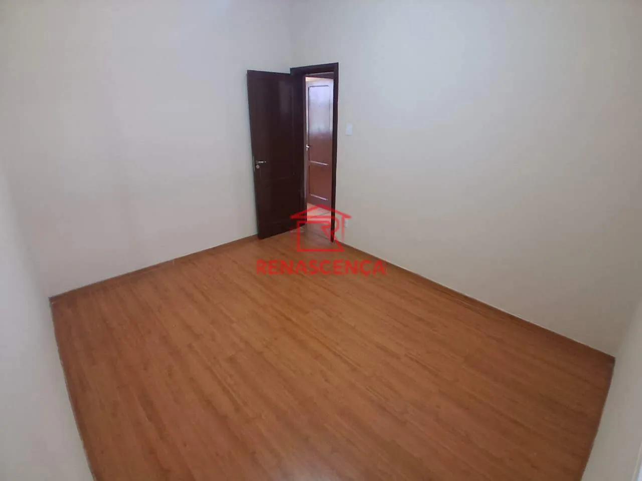 House, 200 m², with wood or laminate floors — photo 16