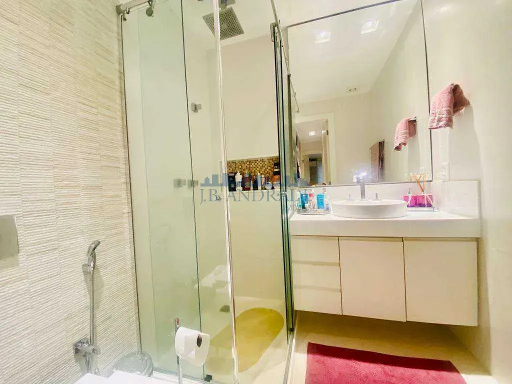 Furnished 4-bedroom apartment with 4 bathrooms — photo 32