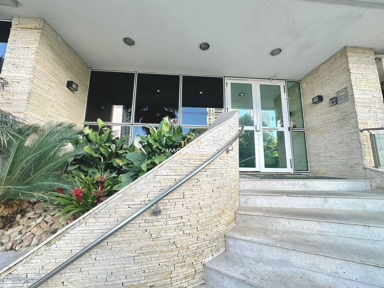 2-bedroom apartment with 3 bathrooms and 99 m² — photo 2