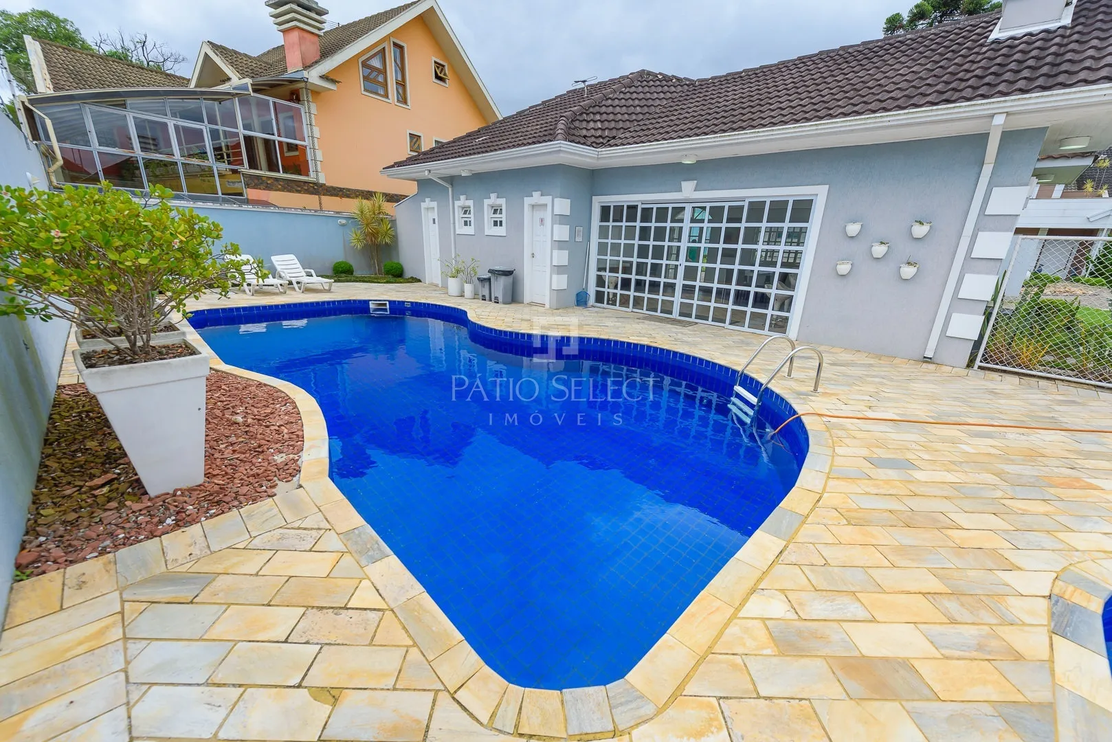 Furnished house, 305 m², with a bathtub — photo 83