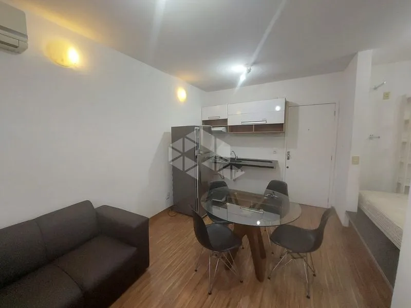 Apartamento tipo kitnet amueblado de 20 m² con cocina abierta — photo 6