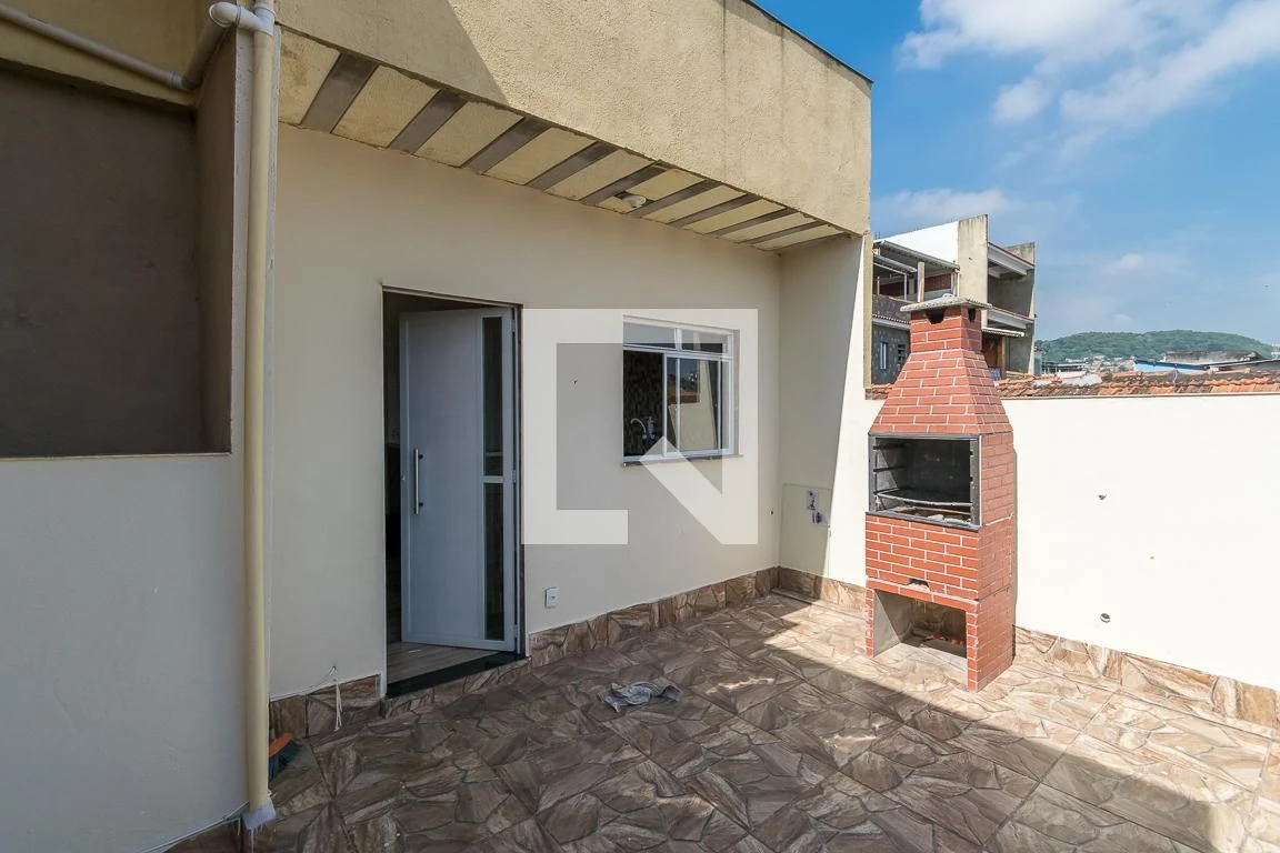 Balcony with a grill in a 3-bedroom apartment, 80 m² — photo 7