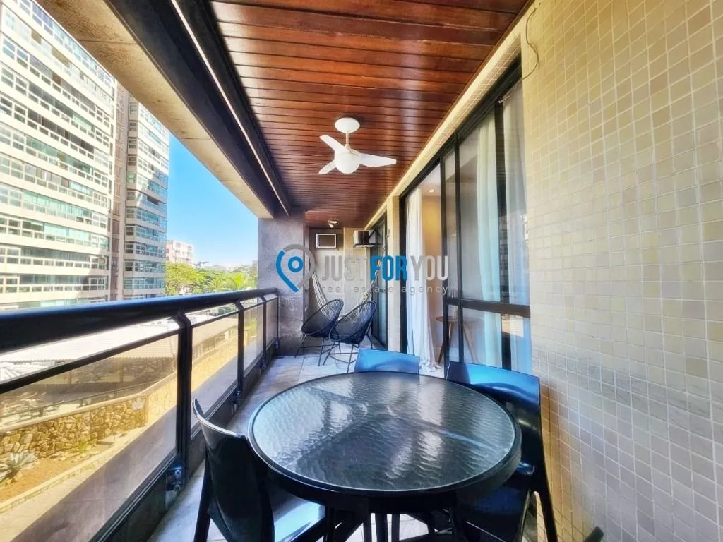 Furnished apartment with 4 bedrooms and 144 m² — photo 39