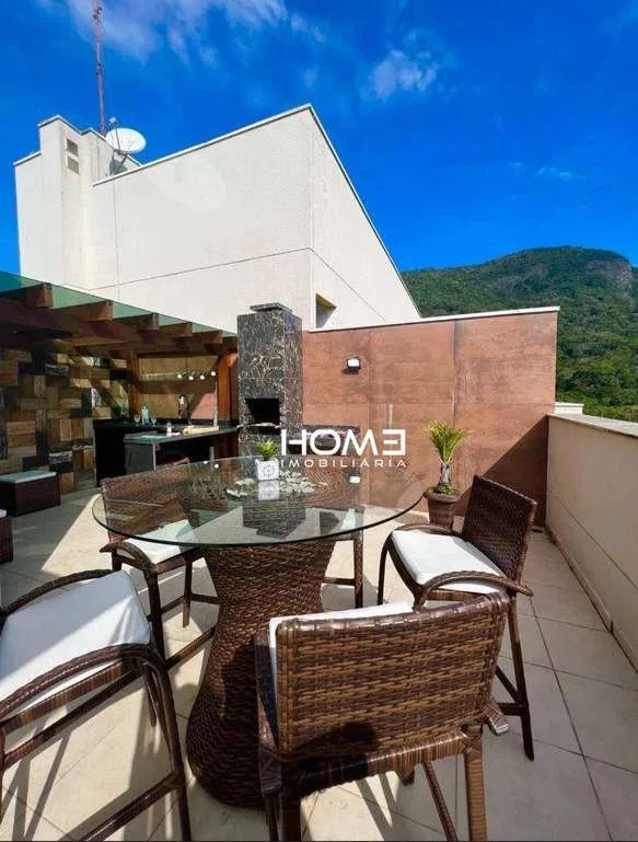 Furnished 230 m² penthouse with 3 bedrooms and pool — photo 17