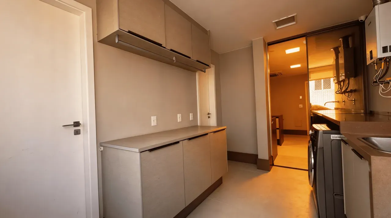 4-bedroom apartment with 5 bathrooms and open-plan kitchen — photo 43