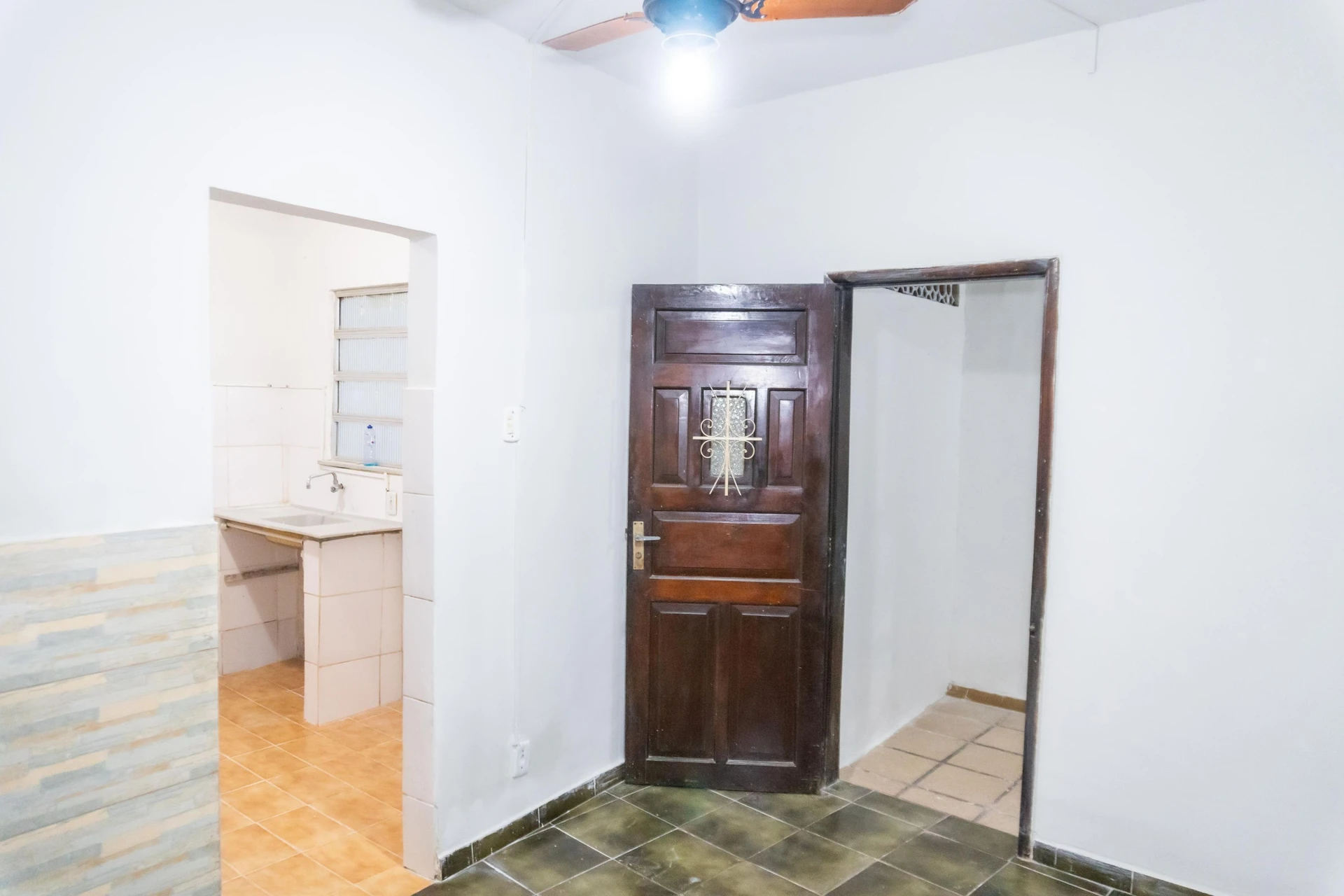 House with 1 bedroom and a separate kitchen — photo 9