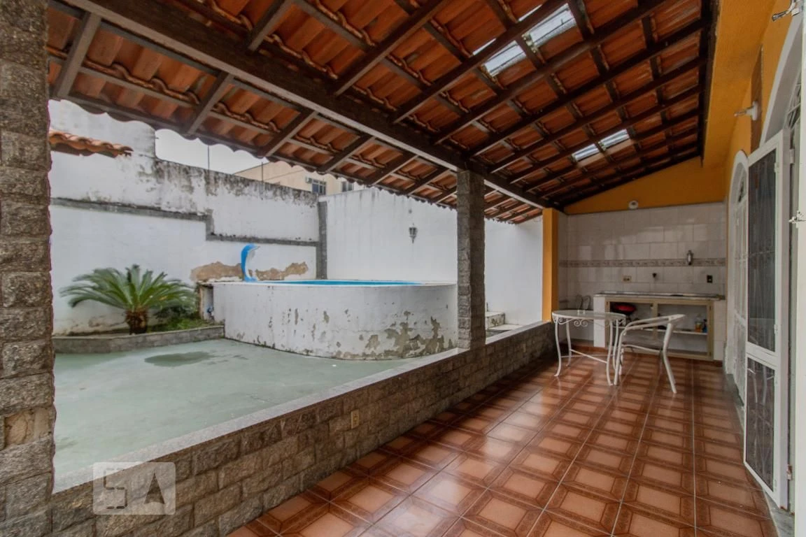 Rental house with 4 bedrooms and a private garden — photo 44