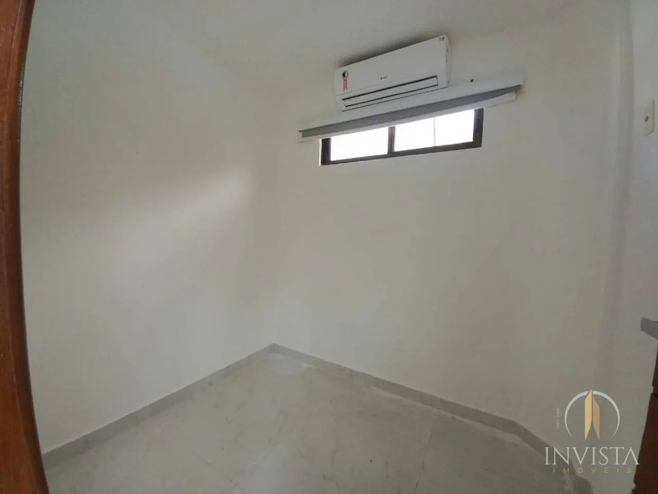 Furnished house, 481 m², with floor-to-ceiling windows — photo 12