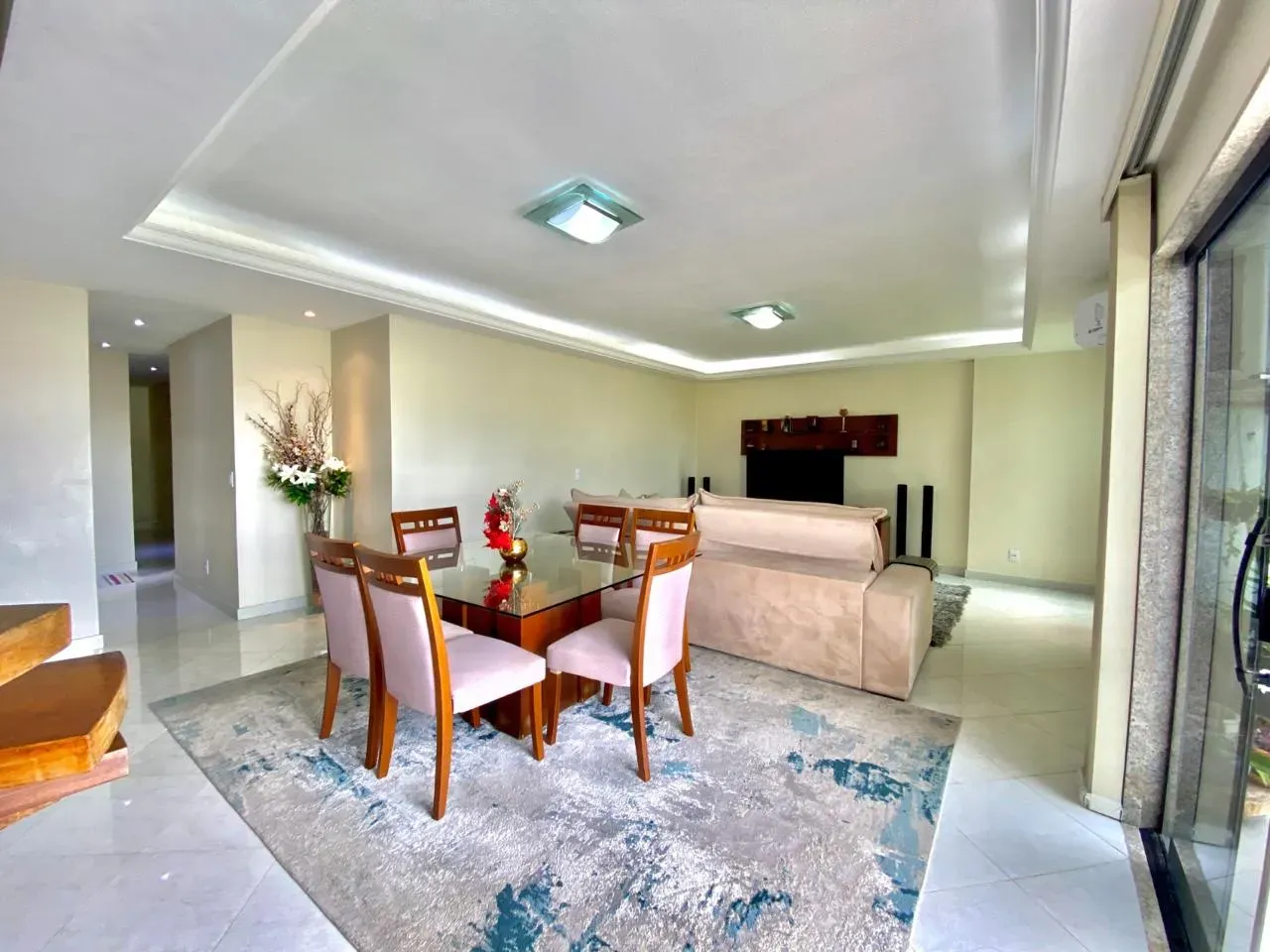 Furnished 369 m² apartment with a closed kitchen — photo 25