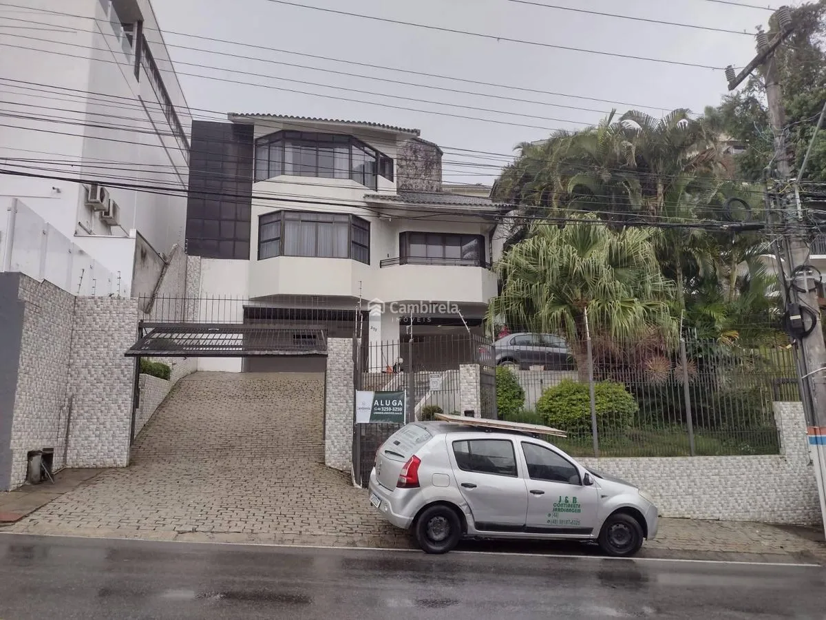 House with 4 bedrooms and 311 m² with 2 en-suites — photo 26