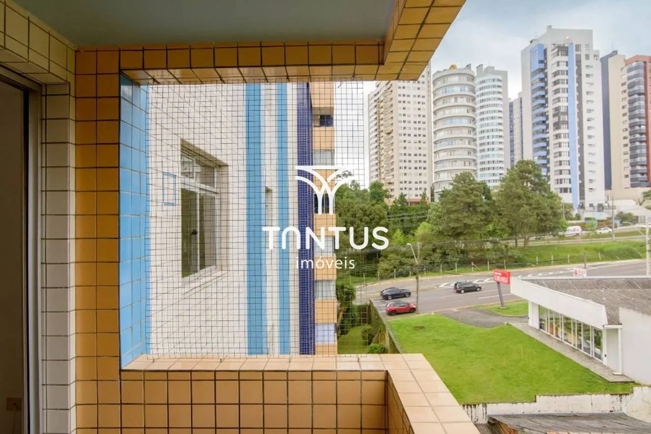 65 m² apartment with a grill on the balcony and a bathtub — photo 52