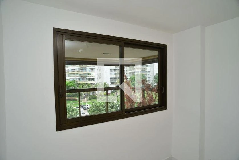 Glass-enclosed balcony in a 3-bedroom apartment, 103 m² — photo 19