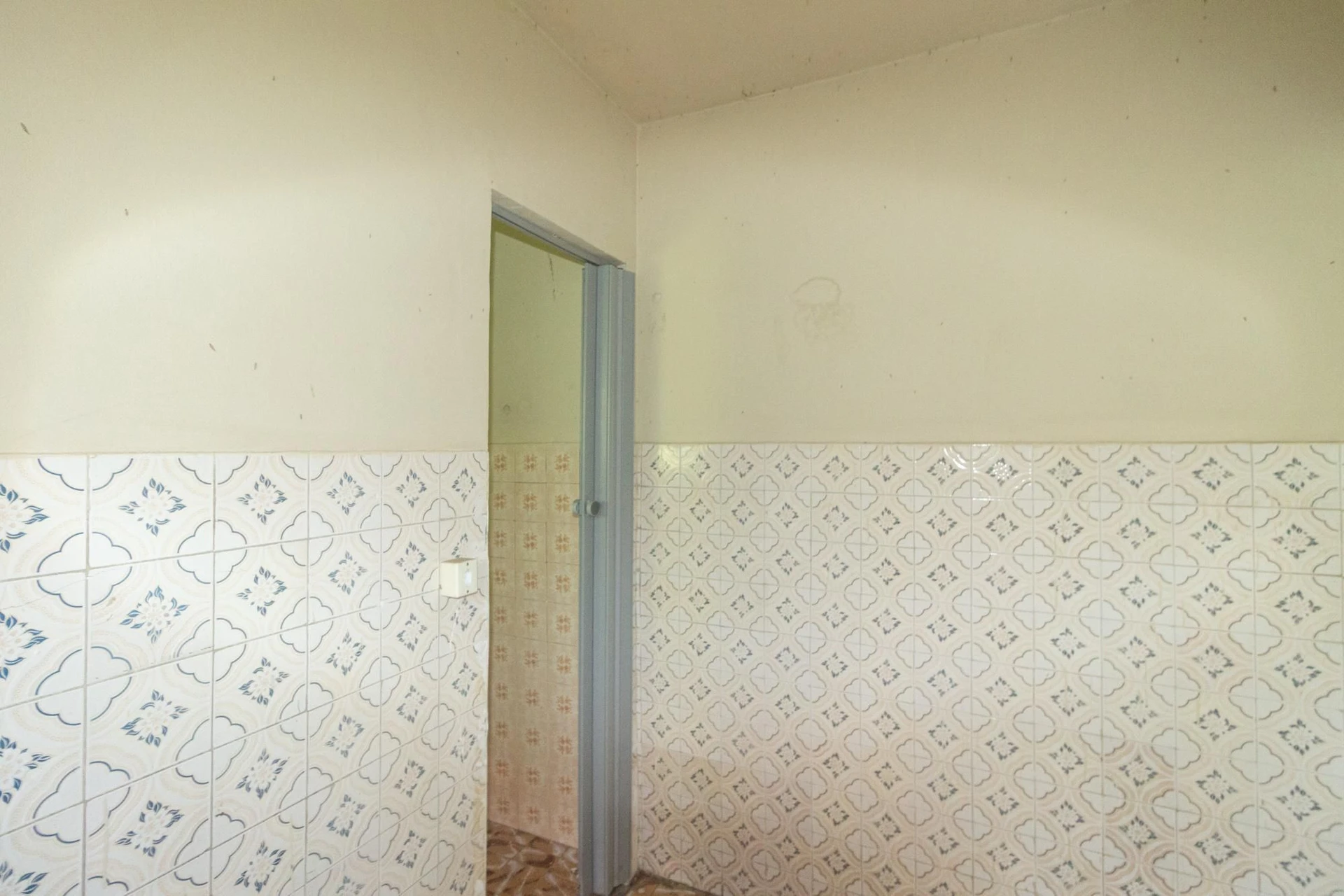 Casa sem mobília com 2 quartos e 1 vaga