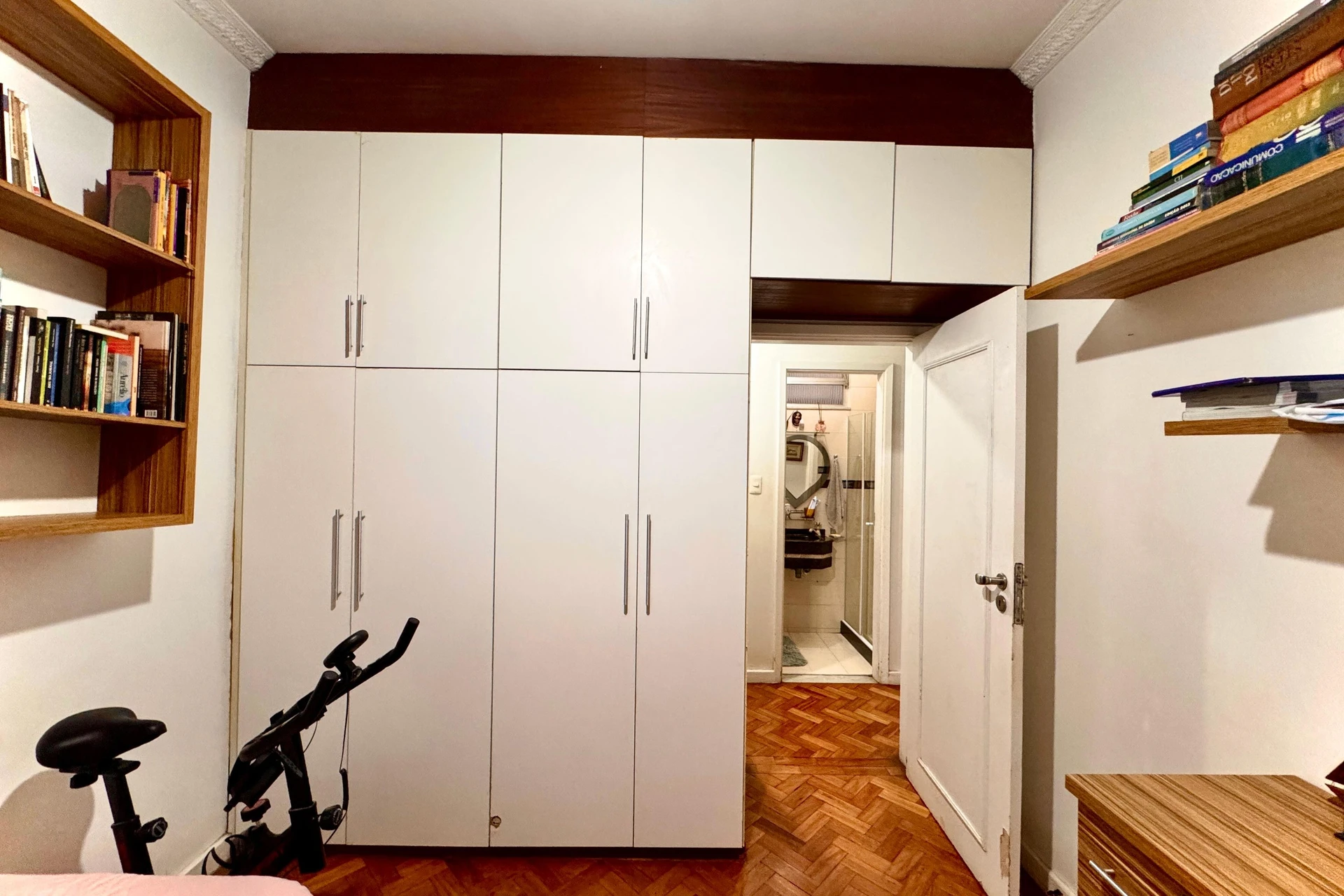 Квартира з 2 спальнями та робочим місцем — photo 18