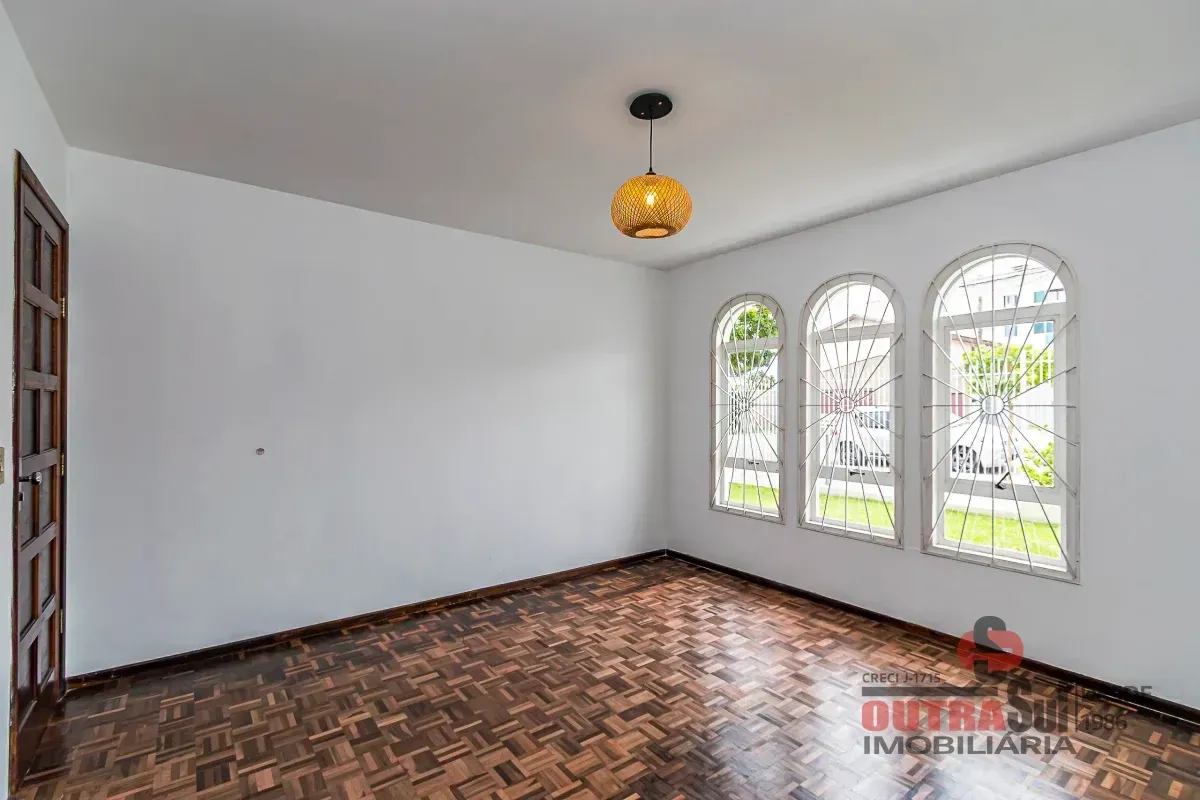 Casa, 215 m², com piso de madeira ou laminado — photo 13