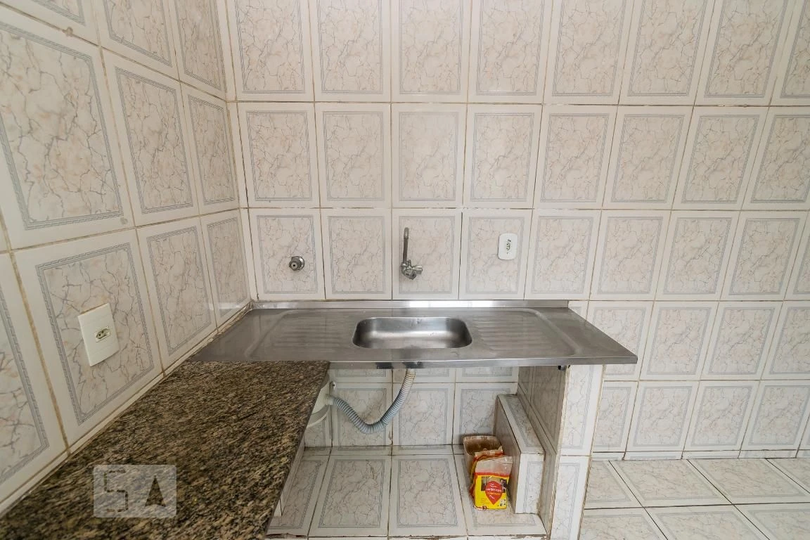 Unfurnished rental with no parking, 2 bedrooms and separate kitchen — photo 19