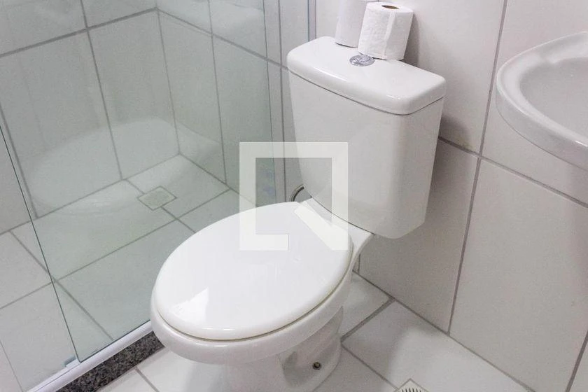 Apartamento de 2 quartos com piso de madeira ou laminado — photo 21
