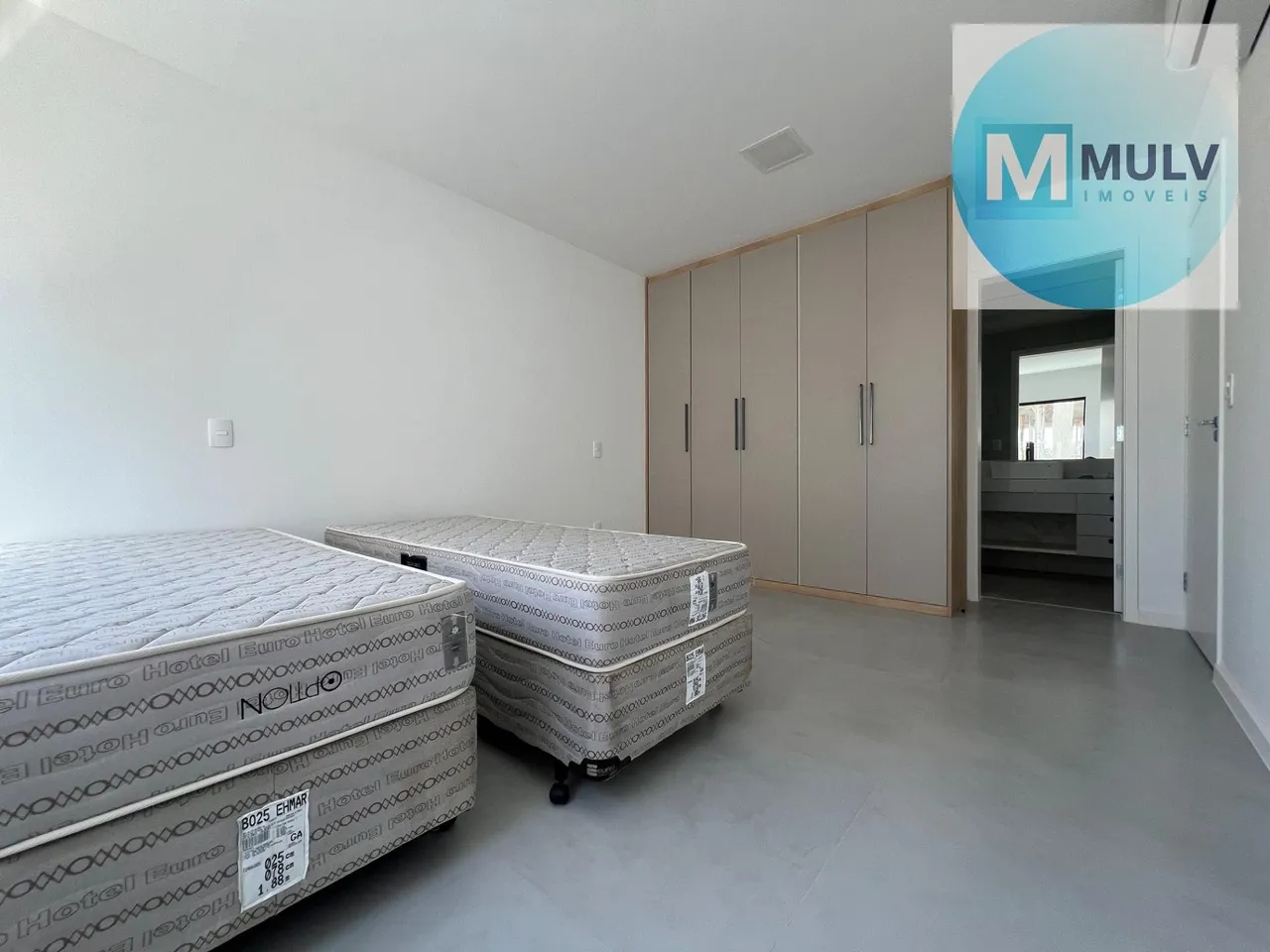 House, 312 m², with a walk-in closet — photo 12