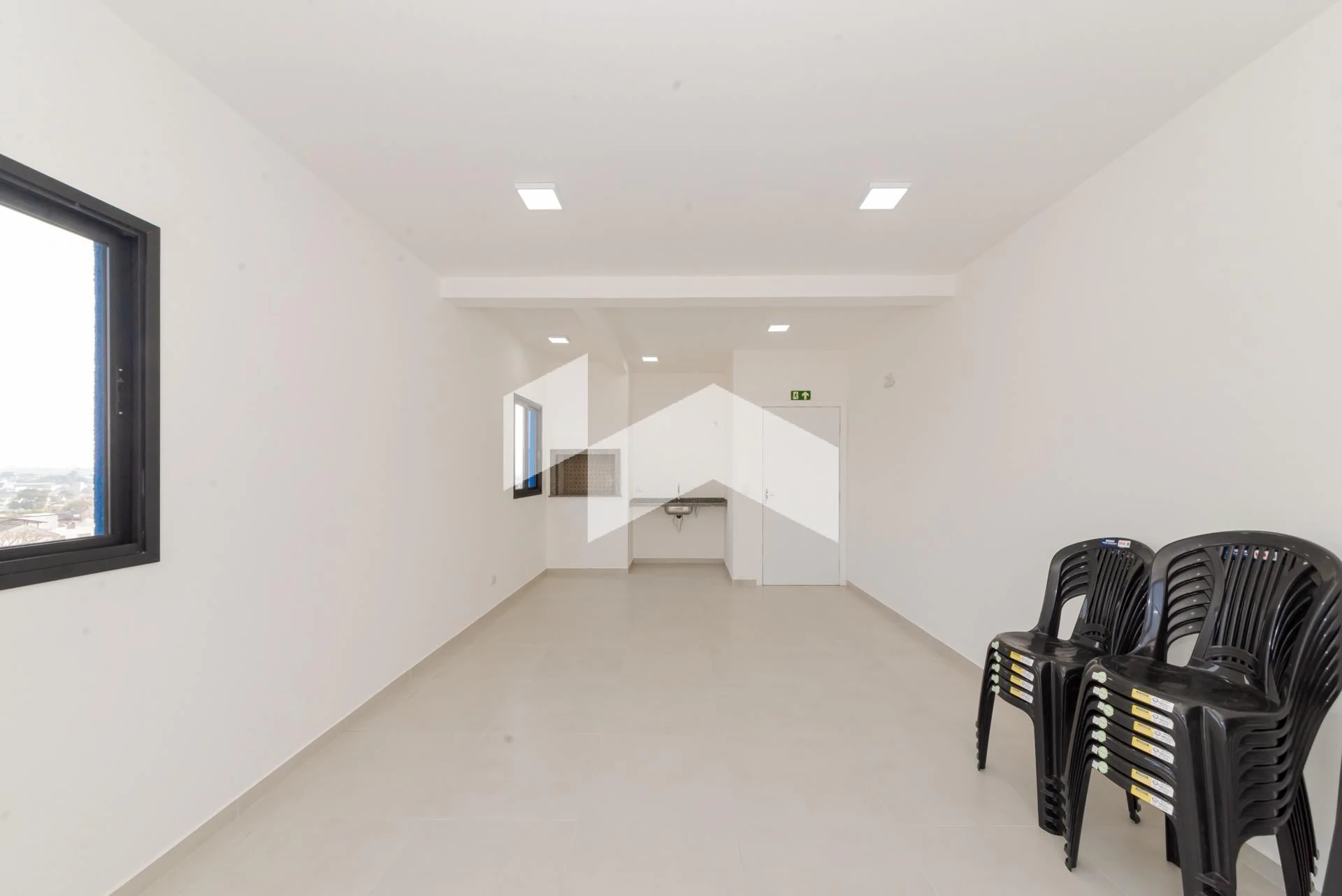 One-bedroom apartment with a private BBQ — photo 13